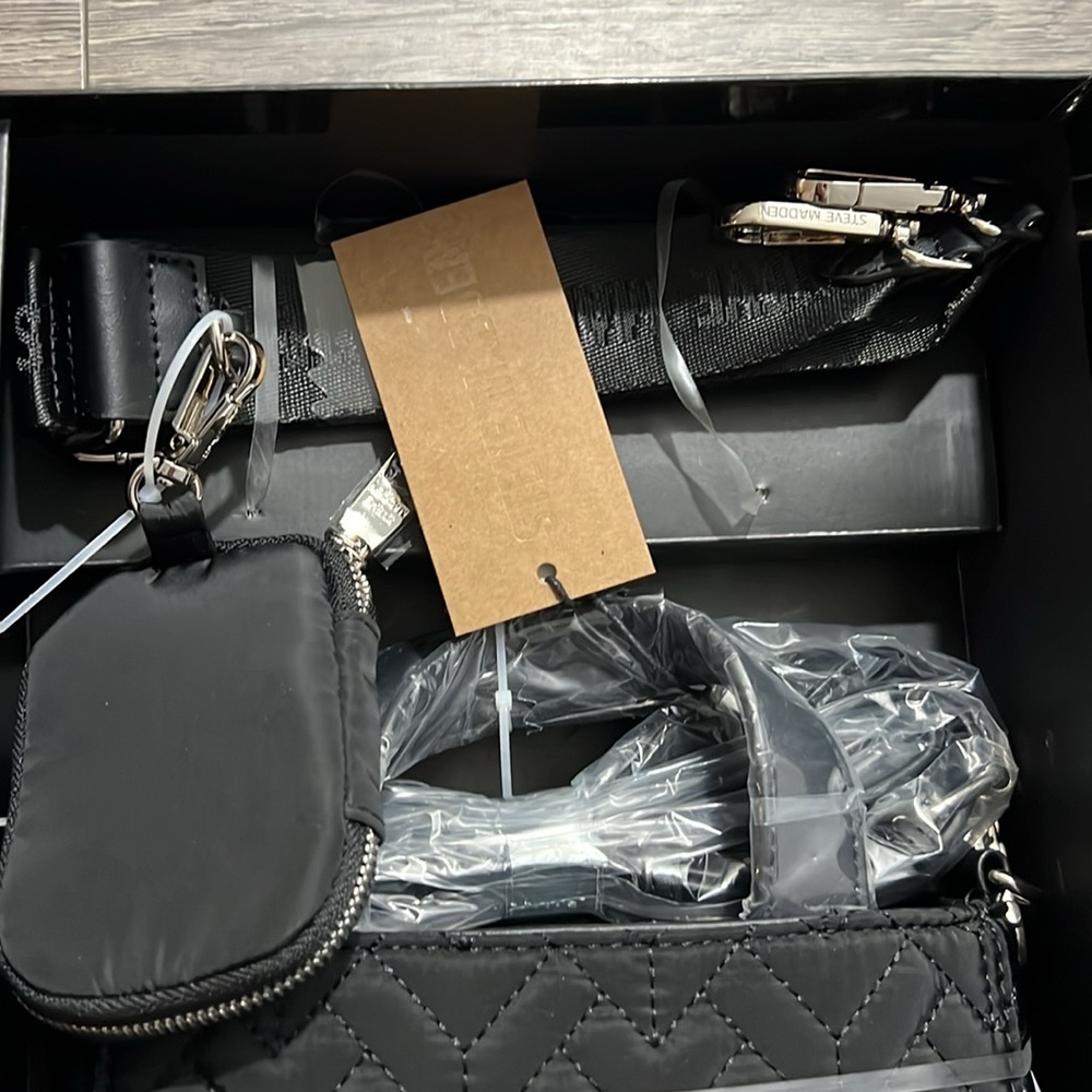Steve Madden Set - Picture 4 of 6